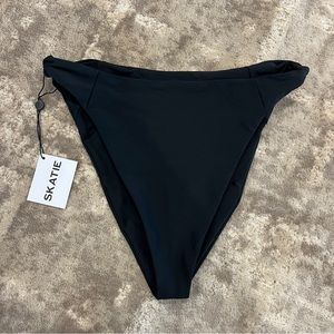 Skatie Salty Bottom Black - L